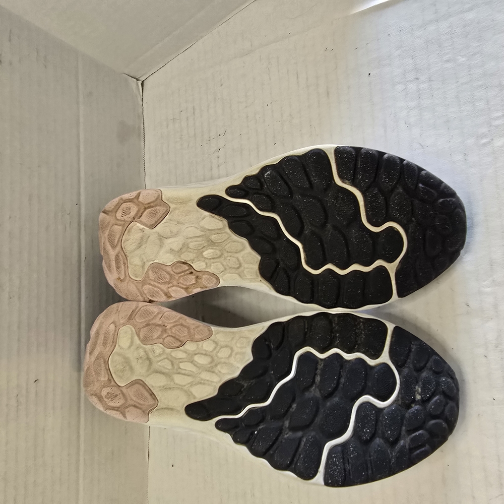 New Balance Women White Sneakers‎ - Picture 6 of 7